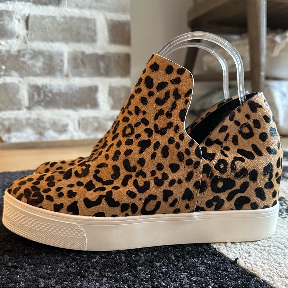 *LIKE NEW* STEVE MADDEN Wrangle Platform Wedge Sneaker Cheetah Print Cow Hair —8 - Picture 4 of 16